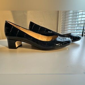 Talbots size 6.5 black moc croc patent leather chunky heel pumps.